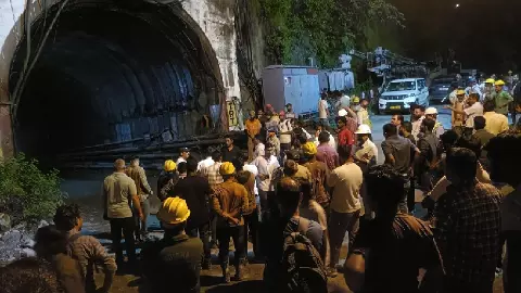 THDC टनल हादसा Video : 13 लोगों का सुरक्षित रेस्क्यू, 5-7 लोगों के फंसे होने की आशंका; रेस्क्यू ऑपरेशन जारी THDC टनल हादसा Video : 13 लोगों का सुरक्षित रेस्क्यू, 5-7 लोगों के फंसे होने की आशंका; रेस्क्यू ऑपरेशन जारी