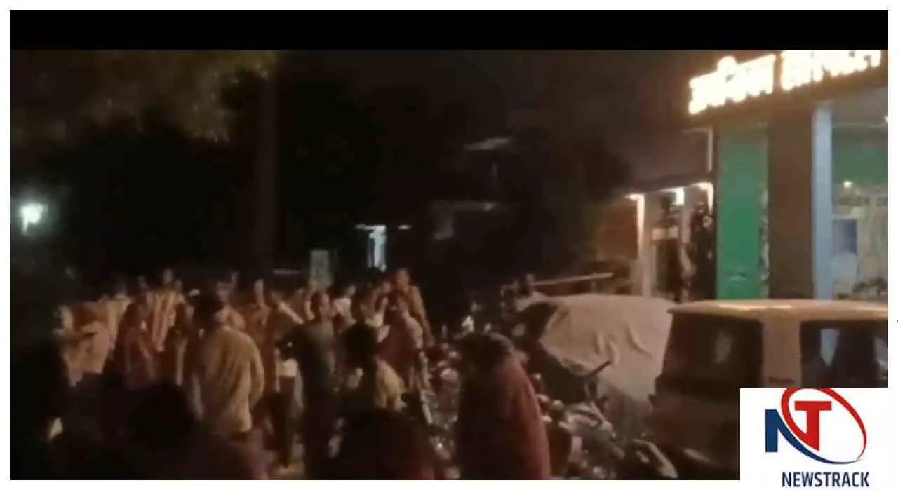 निजी हॉस्पिटल में महिला की मौत के बाद परिजनों ने किया हंगामा,पुलिस कार्यवाही में जुटी निजी हॉस्पिटल में महिला की मौत के बाद परिजनों ने किया हंगामा,पुलिस कार्यवाही में जुटी