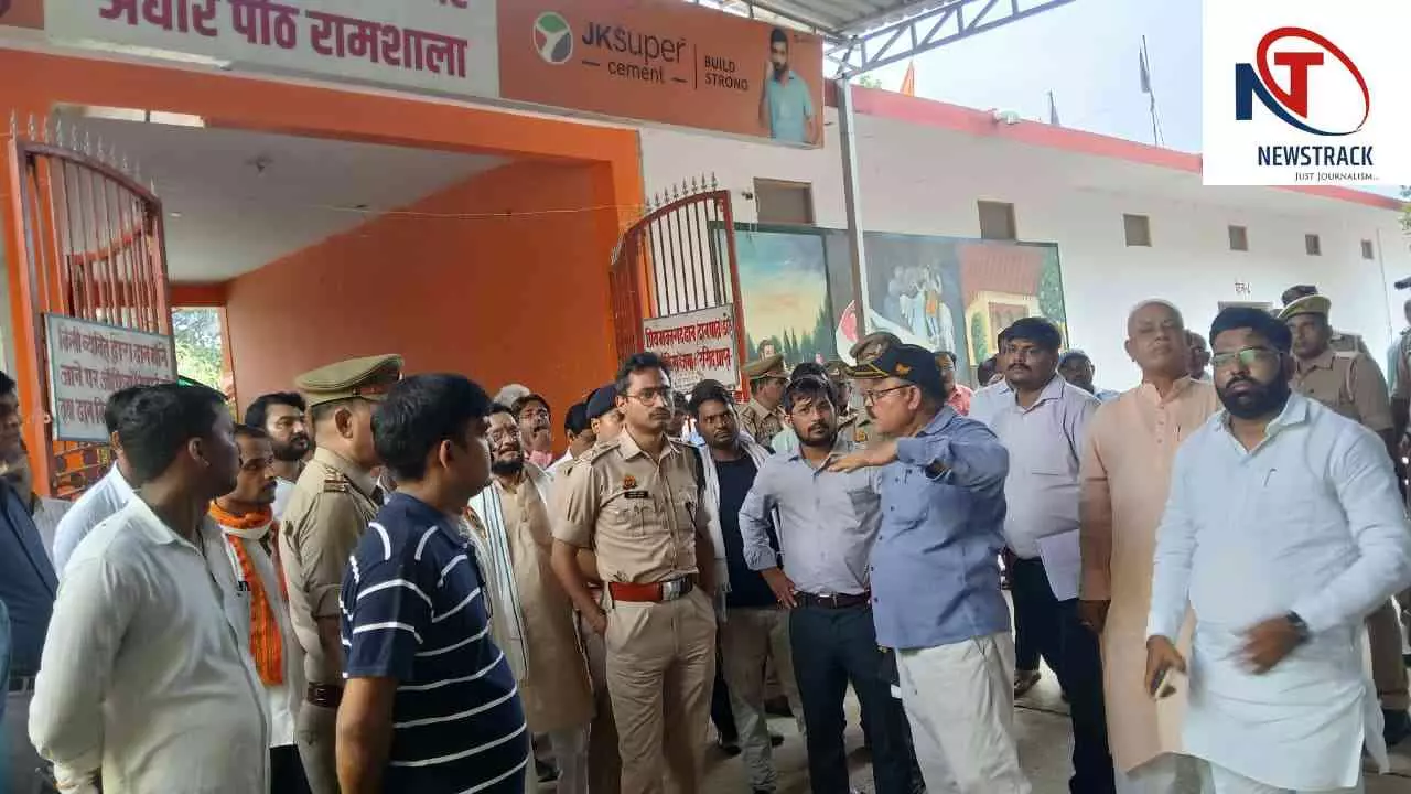 Chandauli News: बाबा किनाराम जन्मोत्सव की तैयारियां तेज: DM और SP ने बैठक कर अधिकारियों को दिए सख्त Chandauli News: बाबा किनाराम जन्मोत्सव की तैयारियां तेज: DM और SP ने बैठक कर अधिकारियों को दिए सख्त