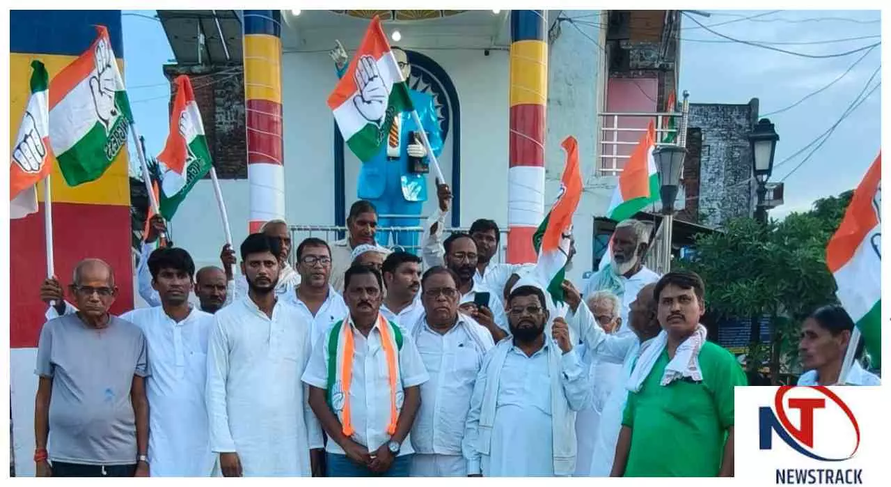 Siddharthnagar: हल्द्वानी में मंच के कथित शुद्धिकरण के विरोध में सिद्धार्थनगर कांग्रेस का सत्याग्रह