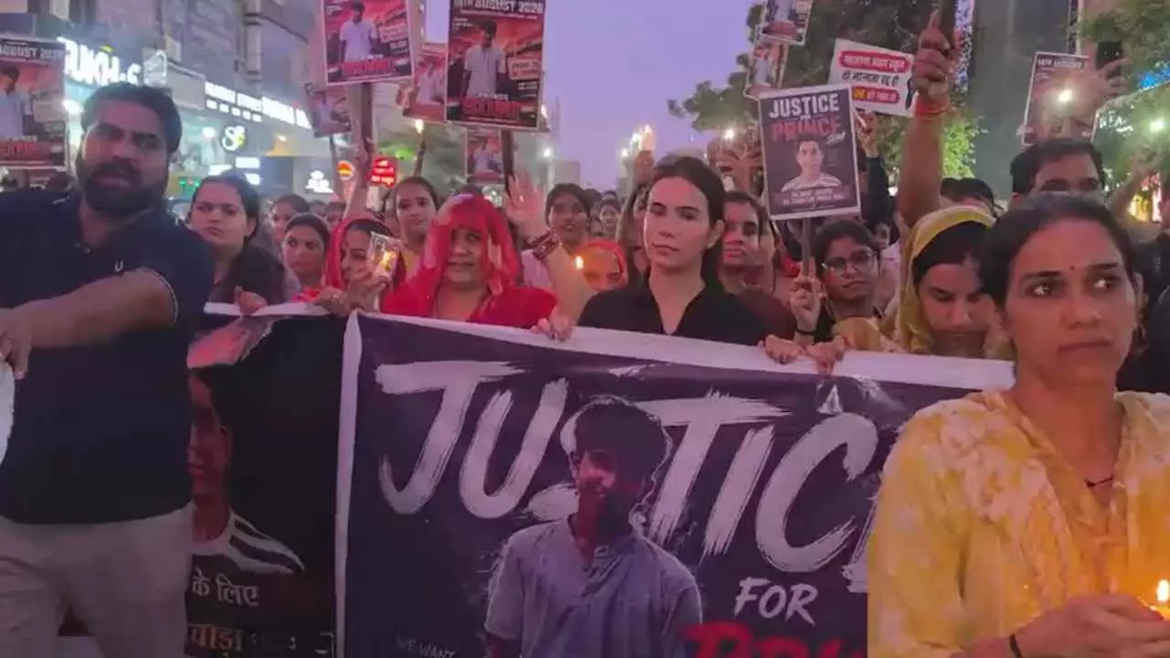 ‘मेरा बच्चा तो चला गया, अब... जयपुर में प्रिंस की मौत पर बिलख पड़ी मां, कैंडल लेकर सड़क पर उतरे लोग