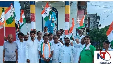 Siddharthnagar: हल्द्वानी में मंच के कथित शुद्धिकरण के विरोध में सिद्धार्थनगर कांग्रेस का सत्याग्रह Siddharthnagar: हल्द्वानी में मंच के कथित शुद्धिकरण के विरोध में सिद्धार्थनगर कांग्रेस का सत्याग्रह