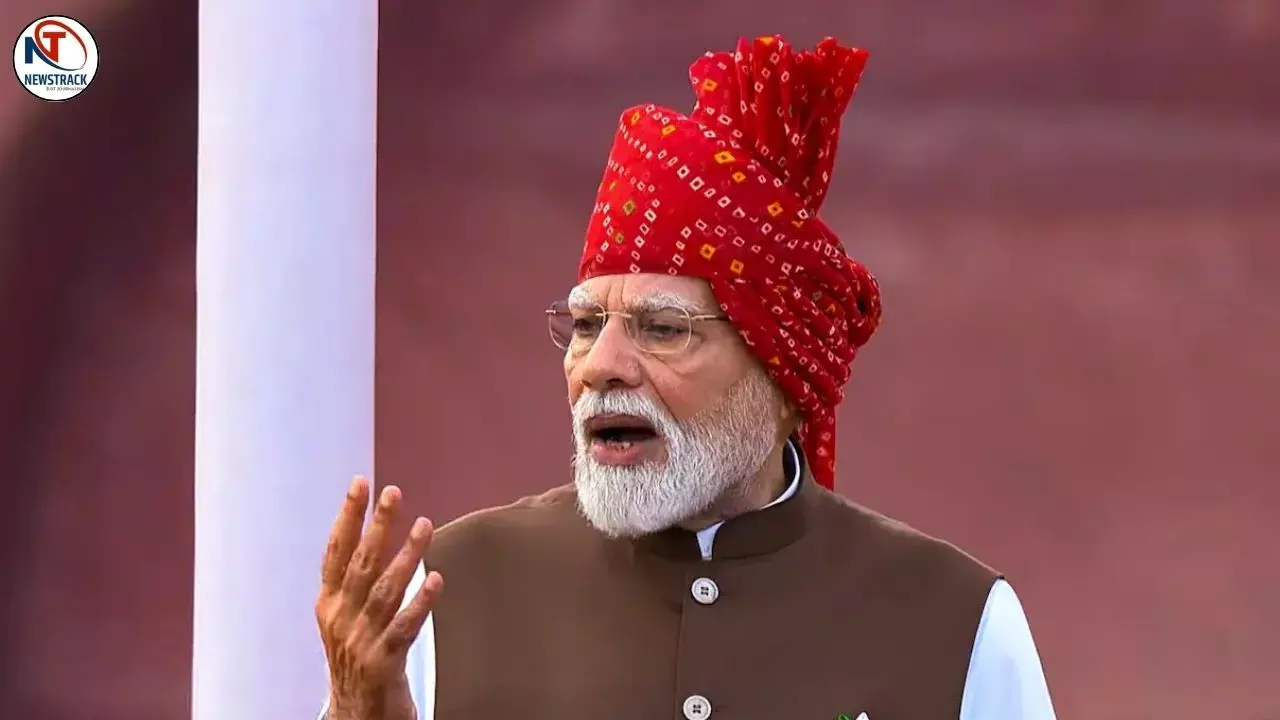 PM Modi Stumbles Independence Day Speech | Opposition Shares Video