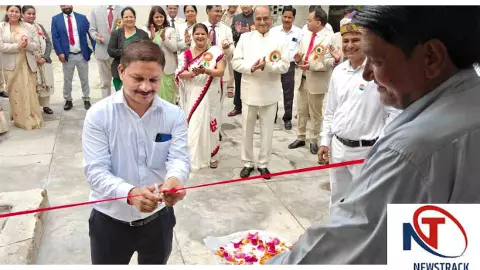 Etah News: जनपद न्यायाधीश की बड़ी सोच, कर्मचारी से कराया वाटर कूलर का उद्घाटन Etah News: जनपद न्यायाधीश की बड़ी सोच, कर्मचारी से कराया वाटर कूलर का उद्घाटन