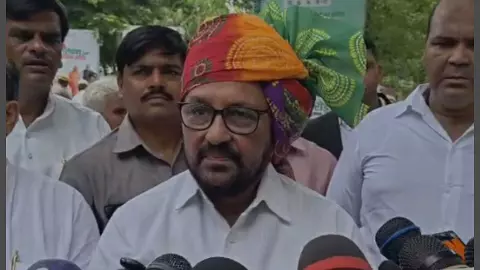Higher Education Minister raises flag in police line, simple target on opposition Higher Education Minister raises flag in police line, simple target on opposition