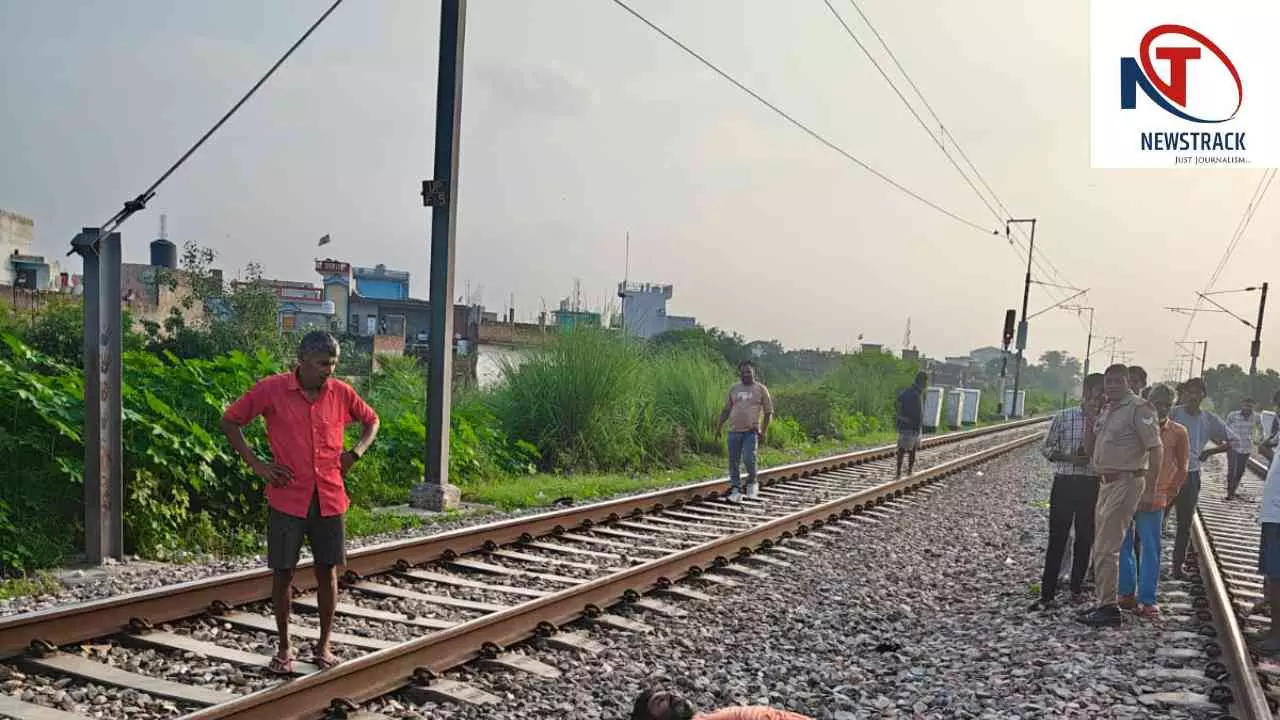 Hapur News: घरेलू कलह के बाद ट्रेन के आगे कूदा युवक, गंभीर हादसे में दोनों पैर घायल Hapur News: घरेलू कलह के बाद ट्रेन के आगे कूदा युवक, गंभीर हादसे में दोनों पैर घायल