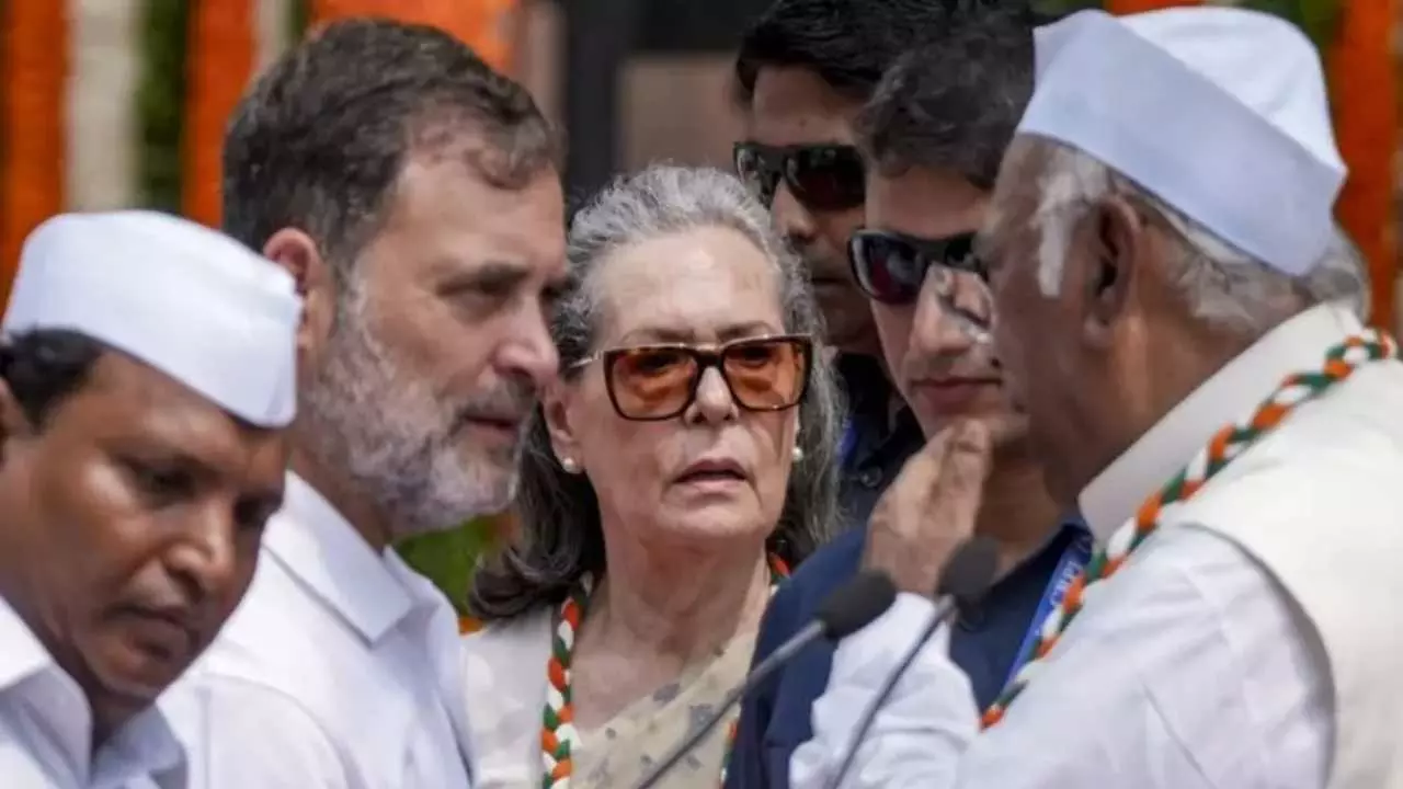 ‘वंदे मातरम्’ पर महासंग्राम! सोनिया गांधी के इशारे पर भयंकर बवाल, BJP पहुंची पुलिस थाने