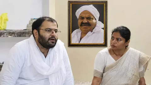 क्या चुनाव लड़ेंगे अतीक अहमद के बेटे? अहजम से मिलीं पल्लवी पटेल, सियासी चर्चाएं तेज