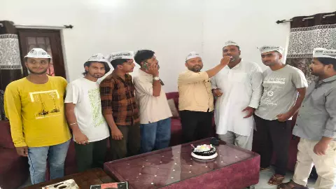 Siddharthnagar News: अरविंद का जन्मदिन हर्षोल्लास से मनाया गया, समर्थकों ने केक काटकर दी शुभकामनाएं Siddharthnagar News: अरविंद का जन्मदिन हर्षोल्लास से मनाया गया, समर्थकों ने केक काटकर दी शुभकामनाएं