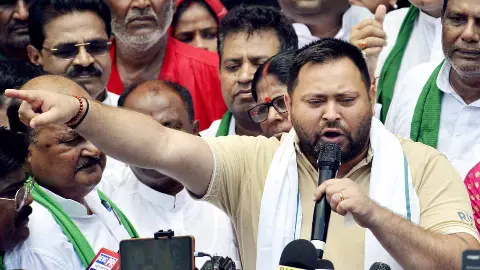 पेपर लीक के खिलाफ अब तेजस्वी यादव ने खोला मोर्चा! 19 अगस्त को दिल्ली में राजभवन तक मार्च करेगी RJD