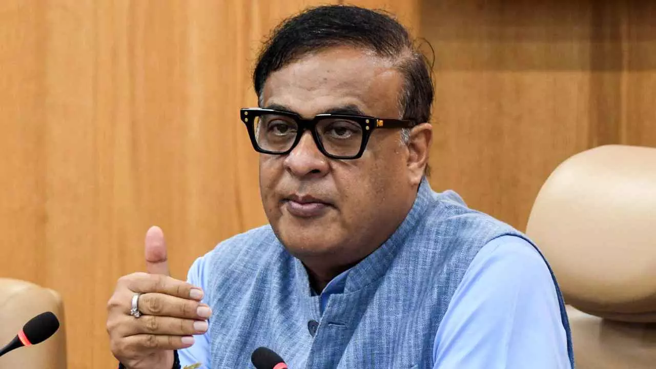 पहली पत्नी को छोड़ दूसरी शादी की तो कटेगी 20% सैलरी! असम में CM हिमंत बिस्व सरमा का बड़ा एलान पहली पत्नी को छोड़ दूसरी शादी की तो कटेगी 20% सैलरी! असम में CM हिमंत बिस्व सरमा का बड़ा एलान