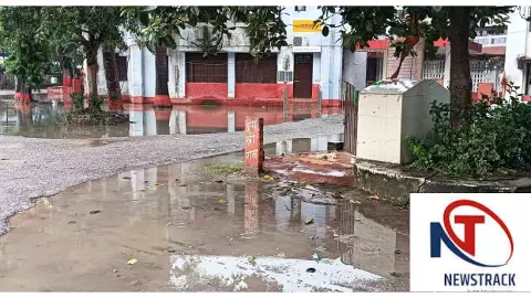 Raebareli News: बारिश का कहर! जिला अस्पताल डूबा, हादसे में घायल युवती जिला अस्पताल रेफर