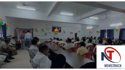 Kanpur Dehat News: योगी सरकार का राशन डीलरों को बड़ा तोहफा, लाभांश 90 से बढ़कर 125 रुपये प्रति कुंतल Kanpur Dehat News: योगी सरकार का राशन डीलरों को बड़ा तोहफा, लाभांश 90 से बढ़कर 125 रुपये प्रति कुंतल