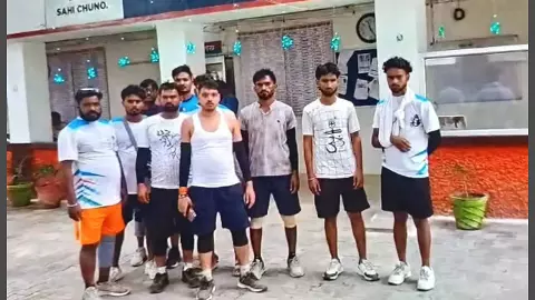 Two gangs war due to bike collision Two gangs war due to bike collision