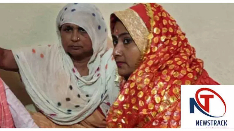 Hapur News: शादी के दो दिन बाद दुल्हन जेवर लेकर फरार, पति ने लगाया धोखाधड़ी का आरोप Hapur News: शादी के दो दिन बाद दुल्हन जेवर लेकर फरार, पति ने लगाया धोखाधड़ी का आरोप
