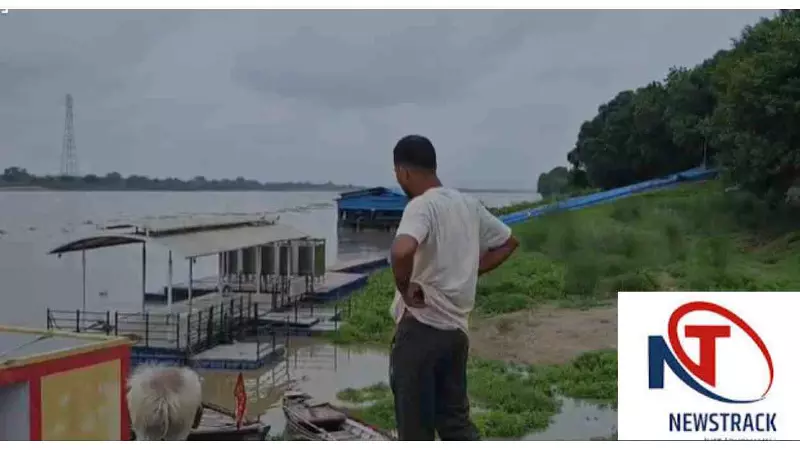 Chandauli Flood Alert: गंगा का जलस्तर बढ़ा, बाढ़ का खतरा मंडराया; प्रशासन ने बनाई 40 बाढ़ चौकियां Chandauli Flood Alert: गंगा का जलस्तर बढ़ा, बाढ़ का खतरा मंडराया; प्रशासन ने बनाई 40 बाढ़ चौकियां