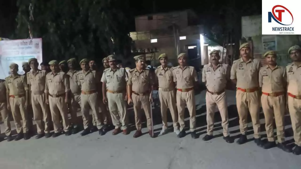 Shravasti News: पुलिस का अतिक्रमण विरोधी अभियान, सड़क किनारे से ठेले-रेहड़ी और अवैध दुकानें हटवाईं