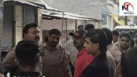 Etah News: एटा अलीगंज में ज्वेलर्स की दुकान का शटर काटकर 22 लाख की चोरी, 15 दिन में चौथी वारदात Etah News: एटा अलीगंज में ज्वेलर्स की दुकान का शटर काटकर 22 लाख की चोरी, 15 दिन में चौथी वारदात