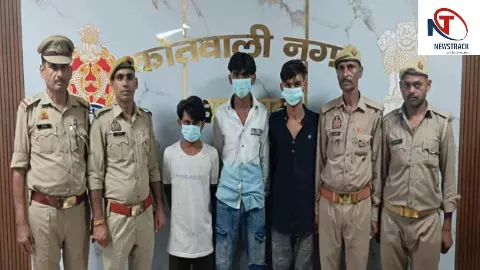Aligarh News: अलीगढ़ में फायरिंग कर दहशत फैलाने वाले तीन बदमाश गिरफ्तार, तमंचा और बाइक बरामद