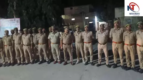 Shravasti News: पुलिस का अतिक्रमण विरोधी अभियान, सड़क किनारे से ठेले-रेहड़ी और अवैध दुकानें हटवाईं