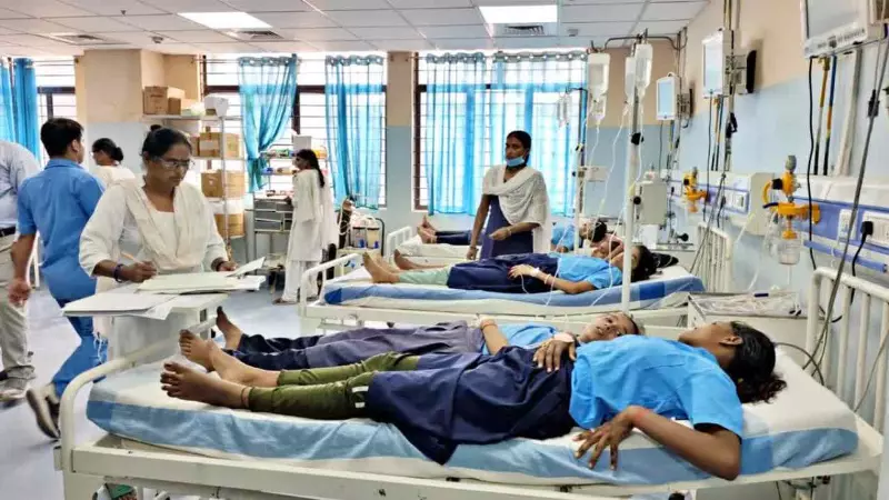नमक की जगह खाने में बच्चों को दे दिया सर्फ! बिहार के स्कूल में बड़ा कांड, 40 छात्राएं पहुंचीं अस्पताल नमक की जगह खाने में बच्चों को दे दिया सर्फ! बिहार के स्कूल में बड़ा कांड, 40 छात्राएं पहुंचीं अस्पताल