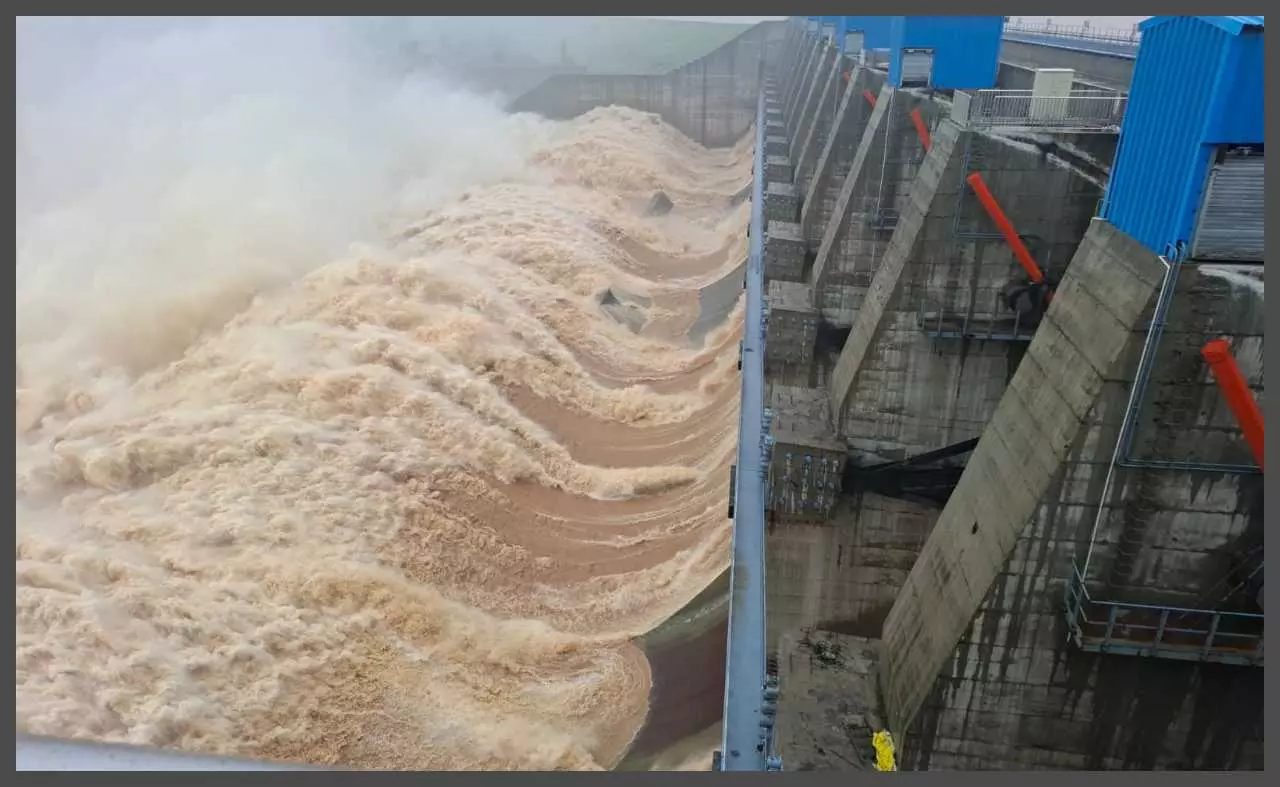Kanhar Dam, 14 Doors open, high alert in riverside villages Kanhar Dam, 14 Doors open, high alert in riverside villages