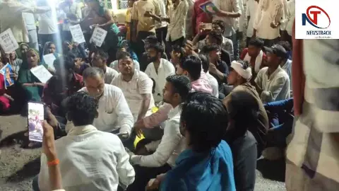 Chandauli News: स्वतंत्रता दिवस पर छात्र से कथित बदसलूकी पर भड़के छात्र, देर रात तक प्रदर्शन