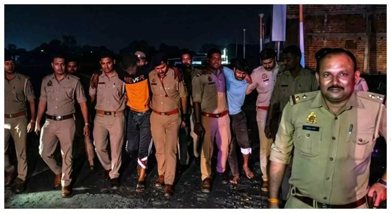 Meerut: लिसाड़ी गेट में पुलिस एनकाउंटर: दो कथित गौकशों के पैर में लगी गोली, तमंचे और कारतूस बरामद