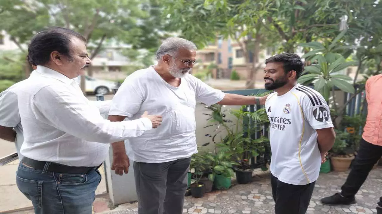 अभिजीत दिपके से मिलने पहुंचे बापू के परपोते, सरकार पर तीखा हमला, Gen-Z को लेकर दिया बड़ा बयान