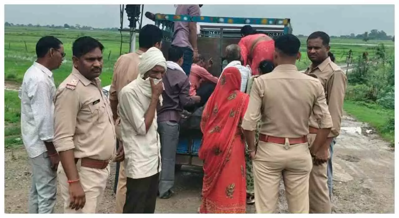 Jalaun News: ट्रेन की चपेट में आने से 45 वर्षीय युवक की मौत, परिवार में मचा कोहराम Jalaun News: ट्रेन की चपेट में आने से 45 वर्षीय युवक की मौत, परिवार में मचा कोहराम