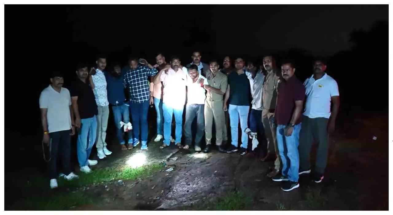 Jhansi News : पुलिस मुठभेड़, चार आरोपी गिरफ्तार; दो के पैर में लगी गोली, असलहा-नकदी बरामद Jhansi News : पुलिस मुठभेड़, चार आरोपी गिरफ्तार; दो के पैर में लगी गोली, असलहा-नकदी बरामद