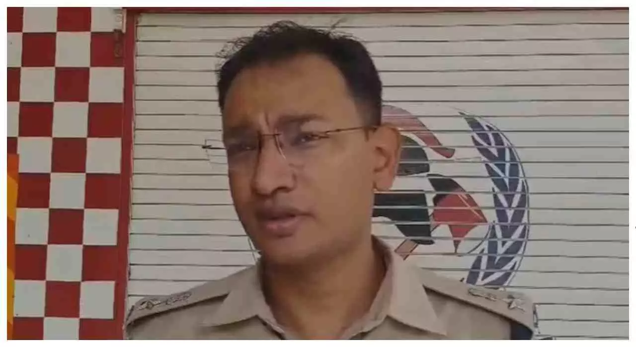 Mathura News: पुलिस ऑफिस में एसी के शॉर्ट सर्किट से लगी आग, फायर ब्रिगेड ने पाया काबू Mathura News: पुलिस ऑफिस में एसी के शॉर्ट सर्किट से लगी आग, फायर ब्रिगेड ने पाया काबू