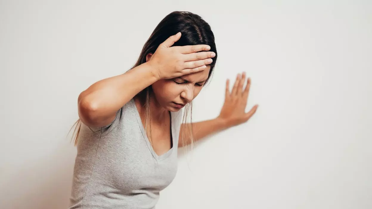 Health Tips: चक्कर आते ही ये गलती न करें! तुरंत करें ये 5 काम, वरना गिरने से लग सकती है गंभीर चोट Health Tips: चक्कर आते ही ये गलती न करें! तुरंत करें ये 5 काम, वरना गिरने से लग सकती है गंभीर चोट