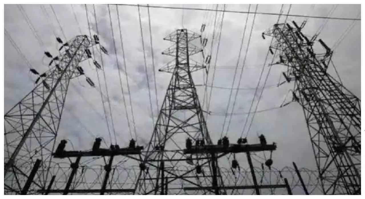 जन्माष्टमी से पहले बिजली कटौती पर सवाल, ट्रक पलटने से लाइन क्षतिग्रस्त; सूचना तंत्र भी सवालों में जन्माष्टमी से पहले बिजली कटौती पर सवाल, ट्रक पलटने से लाइन क्षतिग्रस्त; सूचना तंत्र भी सवालों में