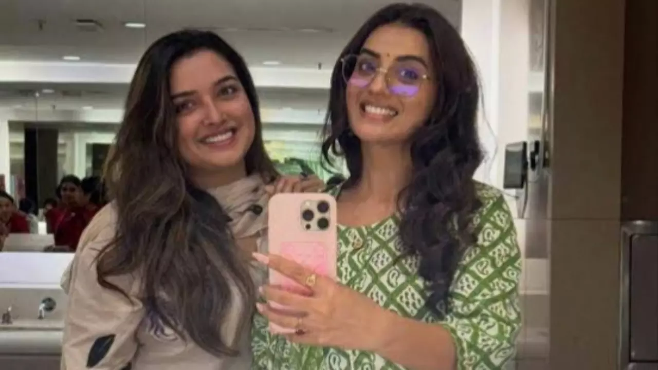 Amrapali Dubey On Akshara Singh Amrapali Dubey On Akshara Singh