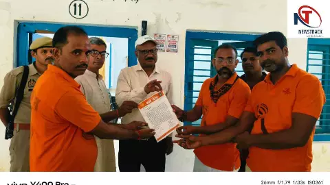 Fatehpur: हथगाम-थरियांव मार्ग की बदहाली पर आंदोलन, 27 आंदोलनकारियों पर दर्ज मुकदमा वापस लेने की मांग Fatehpur: हथगाम-थरियांव मार्ग की बदहाली पर आंदोलन, 27 आंदोलनकारियों पर दर्ज मुकदमा वापस लेने की मांग