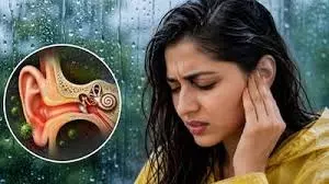 बारिश में कान में खुजली और पानी को न करें अनदेखा! हो सकता है खतरनाक Ear Infection का संकेत बारिश में कान में खुजली और पानी को न करें अनदेखा! हो सकता है खतरनाक Ear Infection का संकेत