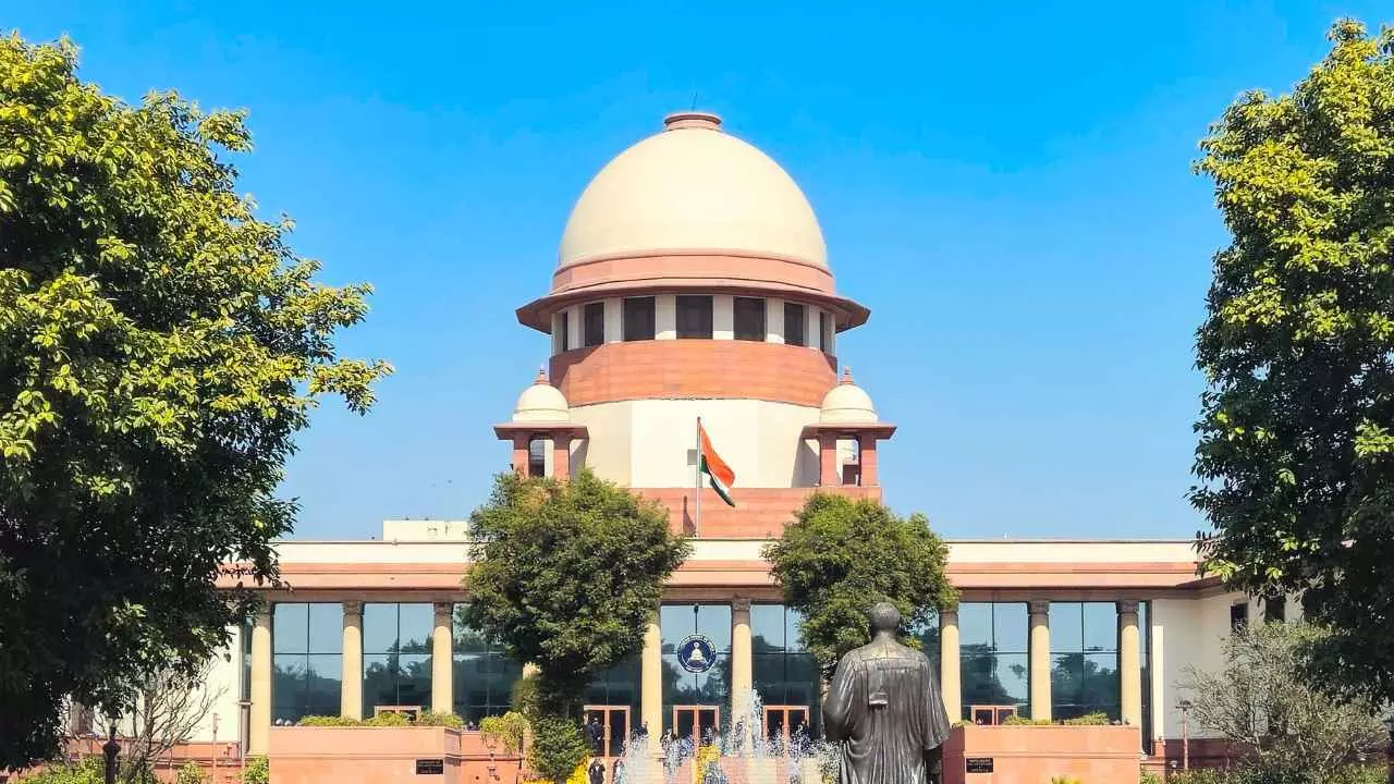 जज बनने के नियम में बड़ा बदलाव, अब 3 साल की जगह 1 साल की प्रैक्टिस जरूरी, 2027 तक के लॉ ग्रेजुएट को बड़ी राहत जज बनने के नियम में बड़ा बदलाव, अब 3 साल की जगह 1 साल की प्रैक्टिस जरूरी, 2027 तक के लॉ ग्रेजुएट को बड़ी राहत