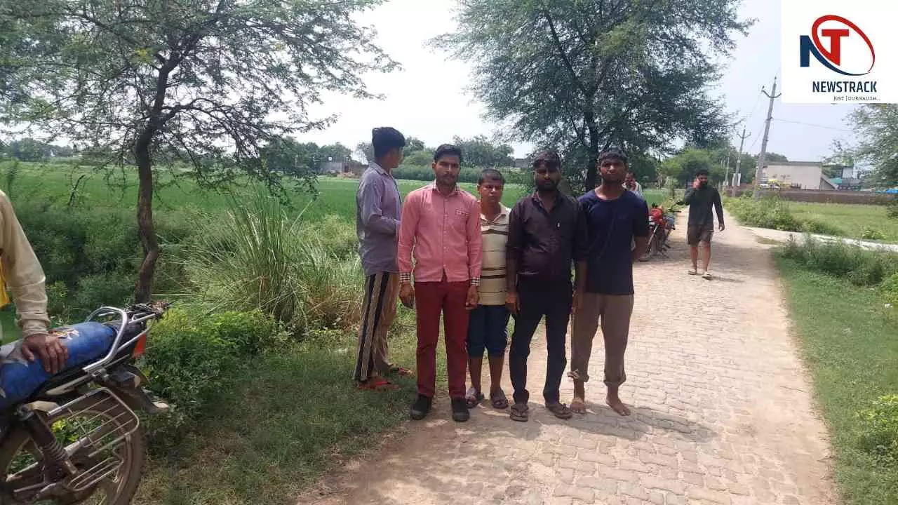 Mathura News: 11 हजार वोल्ट का टूटा खंभा हादसे को दे रहा न्योता, शिकायतों पर भी कार्रवाई नहीं Mathura News: 11 हजार वोल्ट का टूटा खंभा हादसे को दे रहा न्योता, शिकायतों पर भी कार्रवाई नहीं