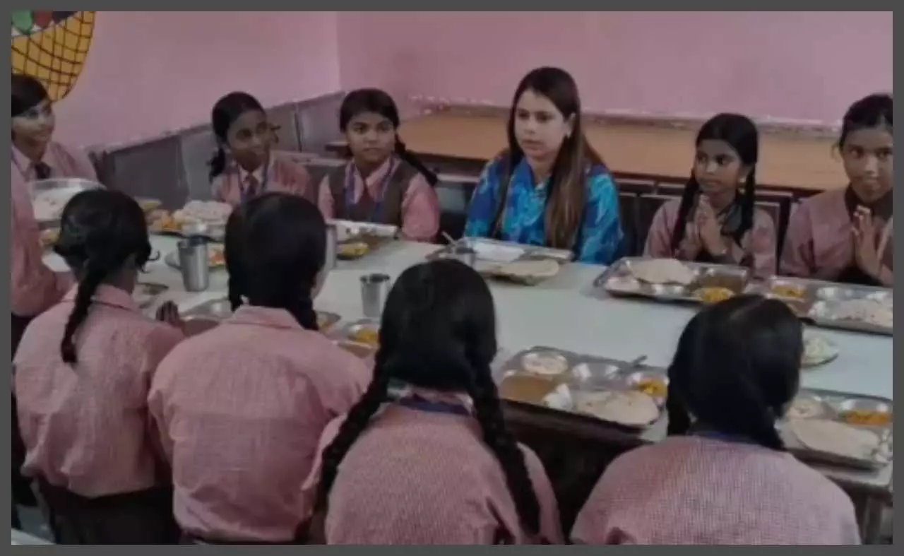 Bijnor DM had lunch with students at Kasturba School Bijnor DM had lunch with students at Kasturba School