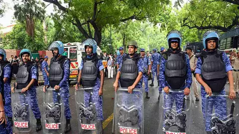 जंतर-मंतर पर आज आरक्षण विरोधी प्रदर्शन? दिल्ली पुलिस ने दी सीधी चेतावनी, कहा- 5 से ज्यादा जुटे तो... जंतर-मंतर पर आज आरक्षण विरोधी प्रदर्शन? दिल्ली पुलिस ने दी सीधी चेतावनी, कहा- 5 से ज्यादा जुटे तो...