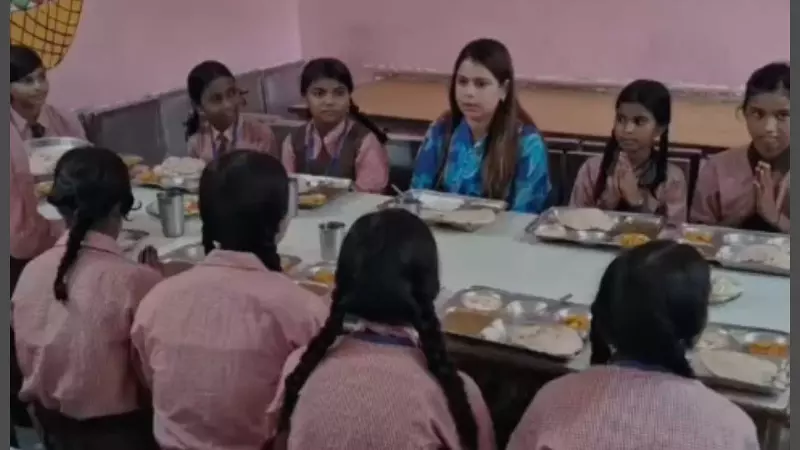 Bijnor DM had lunch with students at Kasturba School