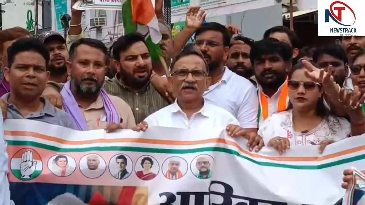 Aligarh News: महंगाई के विरोध में कांग्रेस का प्रदर्शन, पूर्व विधायक विवेक बंसल का बयान चर्चा में Aligarh News: महंगाई के विरोध में कांग्रेस का प्रदर्शन, पूर्व विधायक विवेक बंसल का बयान चर्चा में