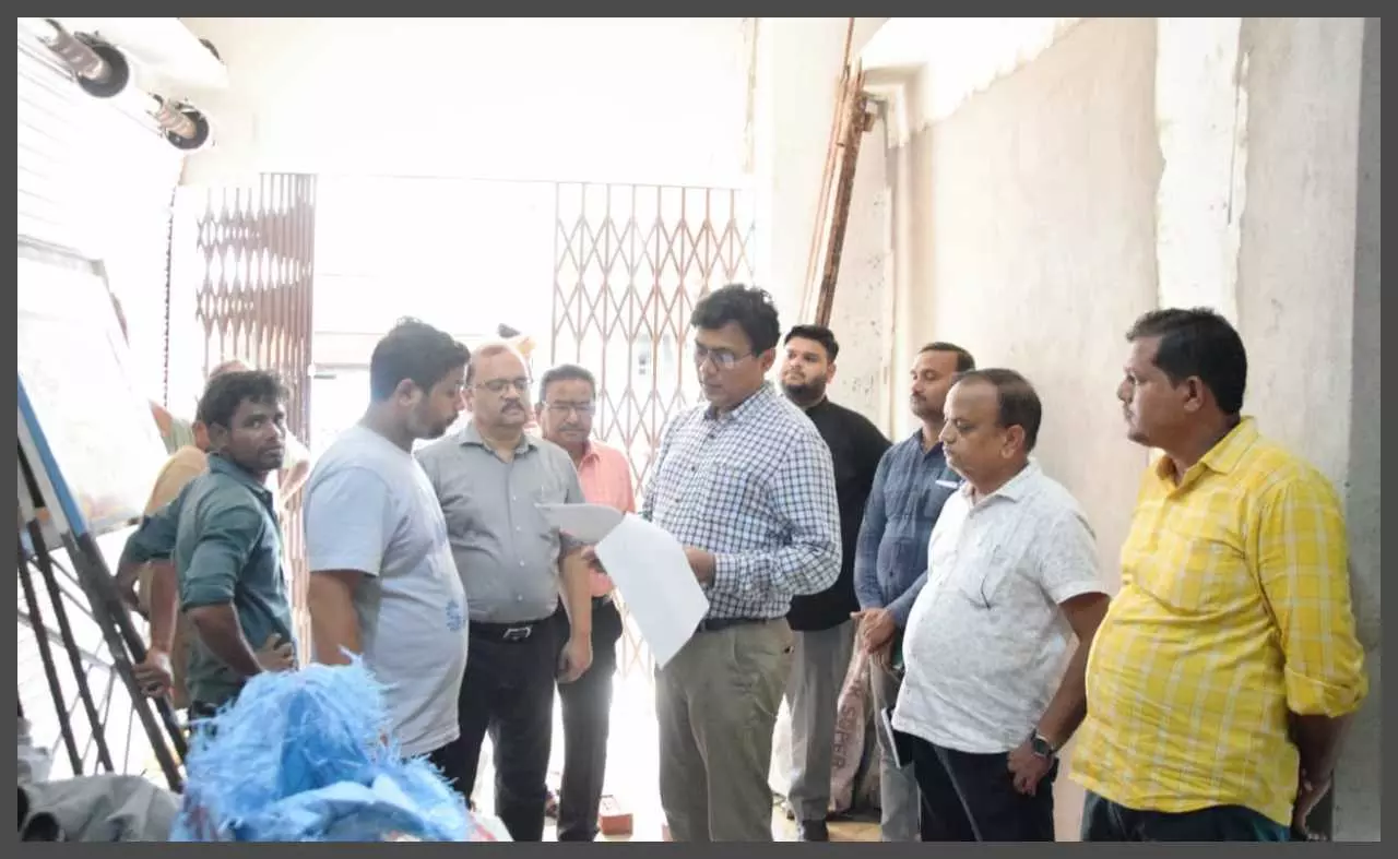 DM hears problems in Fardhan police station, directs resolution