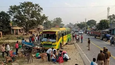 Bihar में ऑर्केस्ट्रा देखते-देखते मच गई चीख-पुकार! तेज रफ्तार बस ने भीड़ को रौंदा, 5 की मौत