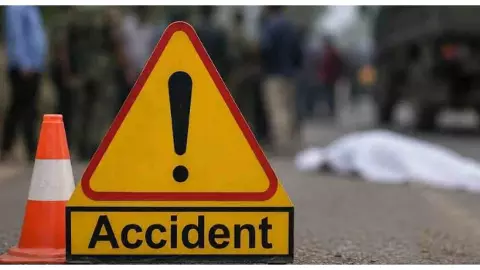 Jalaun News: बोलेरो की जोरदार टक्कर, युवक कई मीटर तक घसीटा गया, कानपुर रेफर Jalaun News: बोलेरो की जोरदार टक्कर, युवक कई मीटर तक घसीटा गया, कानपुर रेफर