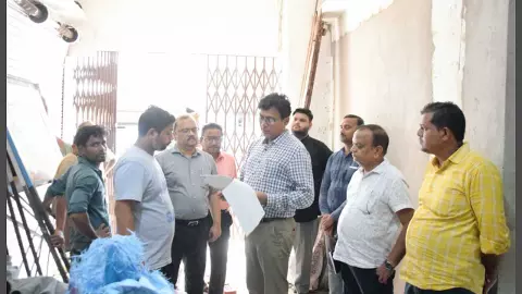 DM hears problems in Fardhan police station, directs resolution DM hears problems in Fardhan police station, directs resolution