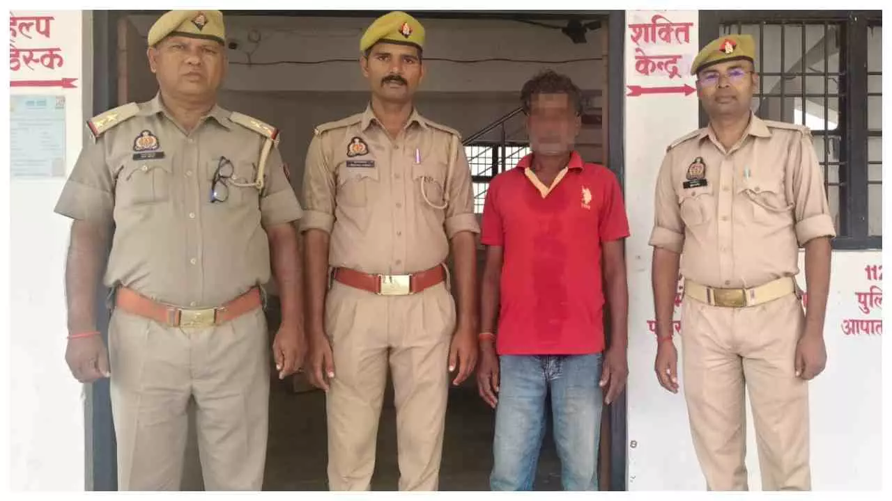 Chandauli News: लंबे समय से फरार वारंटी गिरफ्तार, चकरघट्टा पुलिस को मिली बड़ी सफलता Chandauli News: लंबे समय से फरार वारंटी गिरफ्तार, चकरघट्टा पुलिस को मिली बड़ी सफलता