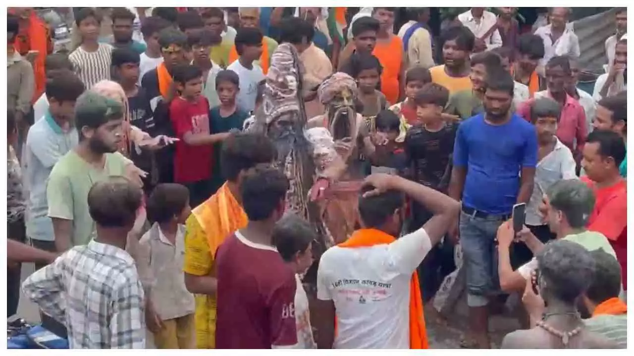 Hardoi News: कांवड़ यात्रा बनी आकर्षण का केंद्र, कहीं तांडव तो कहीं राम दरबार की झांकी