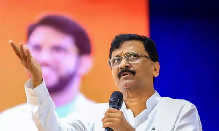 ‘ऑफिस में लगाएं अभिजीत दीपके की फोटो, तभी..., फडणवीस पर संजय राउत का बड़ा तंज ‘ऑफिस में लगाएं अभिजीत दीपके की फोटो, तभी..., फडणवीस पर संजय राउत का बड़ा तंज